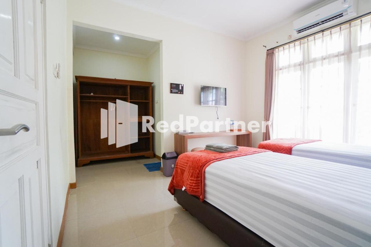 Hotel Fazza Syariah Mitra Reddoorz Yakarta Exterior foto