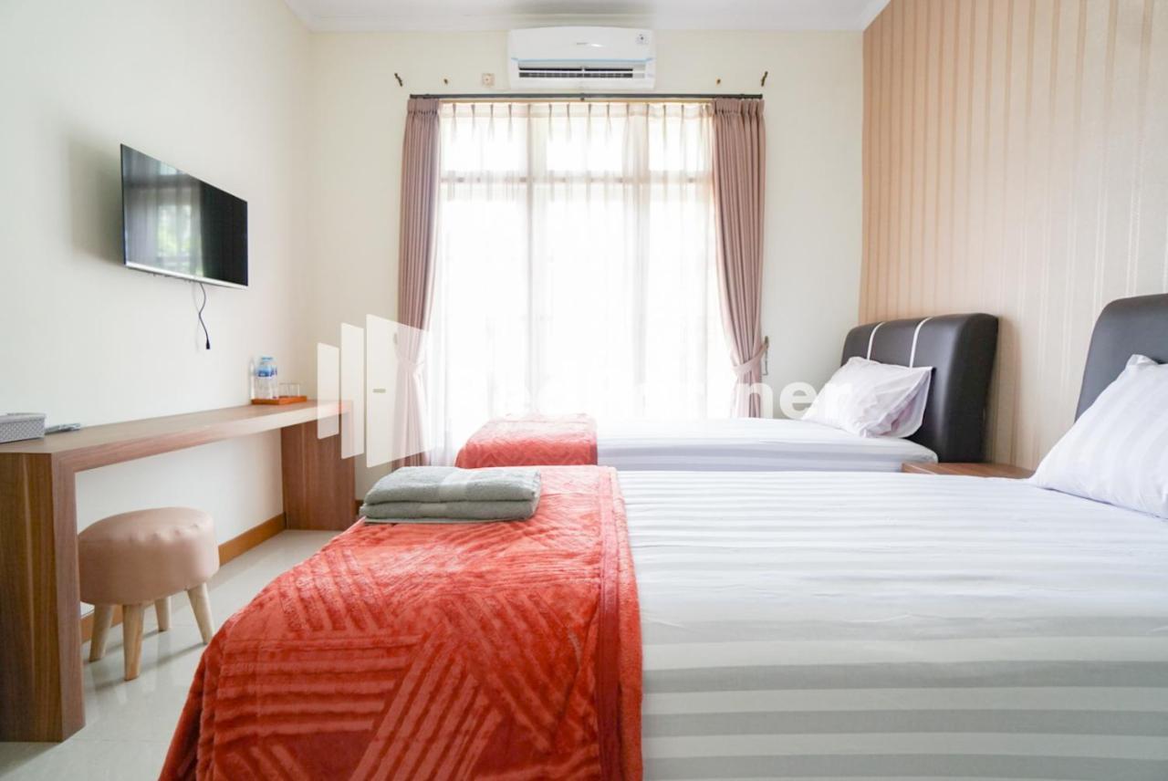 Hotel Fazza Syariah Mitra Reddoorz Yakarta Exterior foto