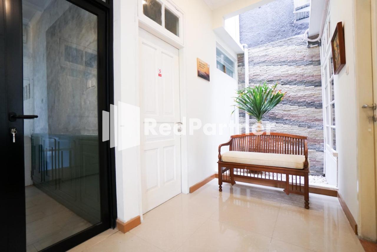 Hotel Fazza Syariah Mitra Reddoorz Yakarta Exterior foto