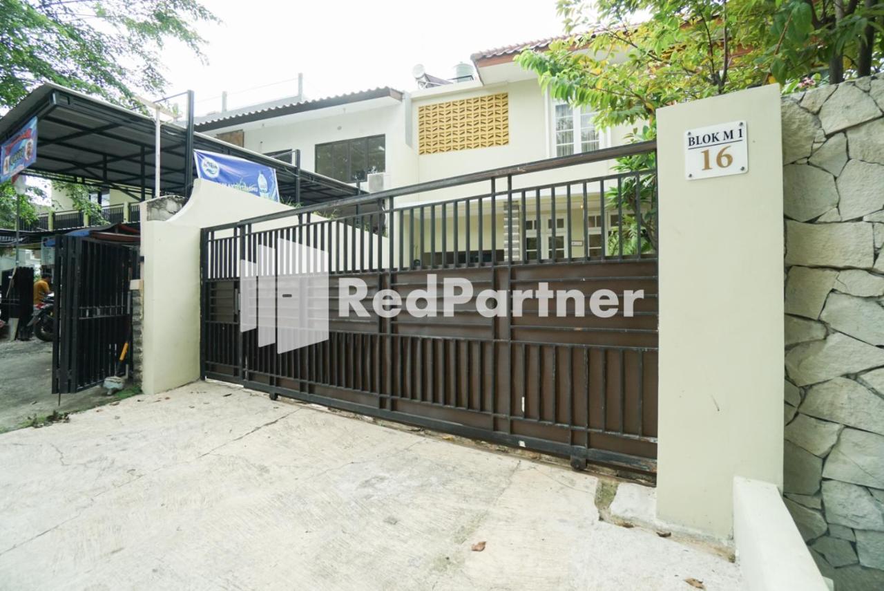 Hotel Fazza Syariah Mitra Reddoorz Yakarta Exterior foto