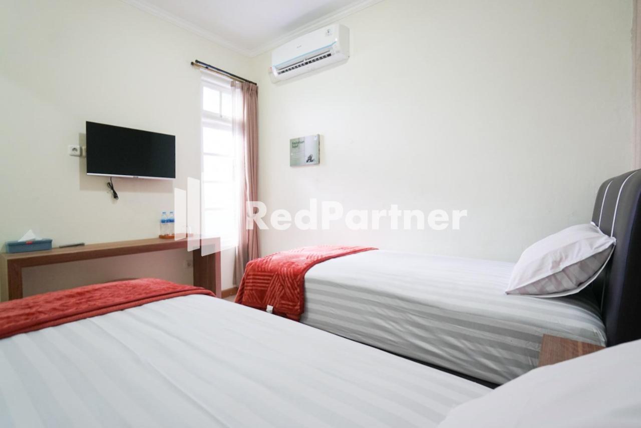 Hotel Fazza Syariah Mitra Reddoorz Yakarta Exterior foto
