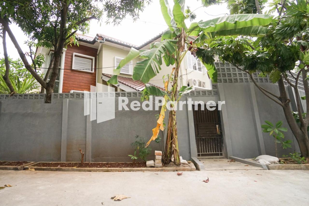 Hotel Fazza Syariah Mitra Reddoorz Yakarta Exterior foto