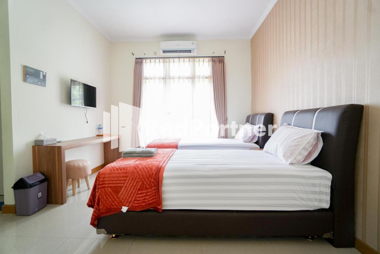 Hotel Fazza Syariah Mitra Reddoorz Yakarta Exterior foto