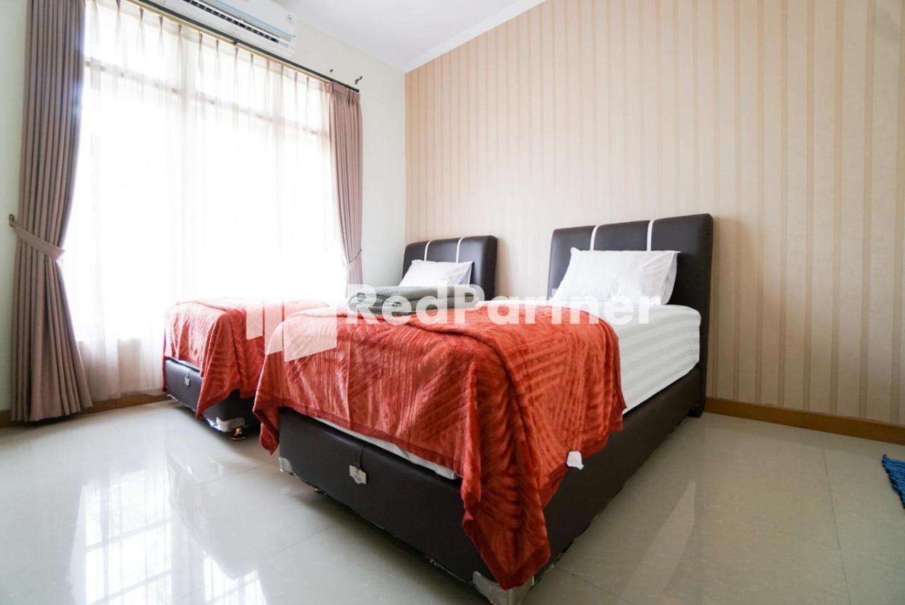 Hotel Fazza Syariah Mitra Reddoorz Yakarta Exterior foto