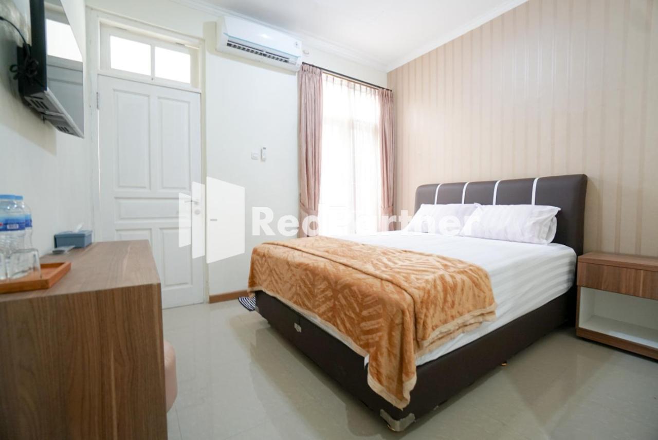 Hotel Fazza Syariah Mitra Reddoorz Yakarta Exterior foto