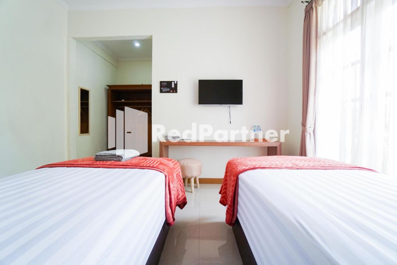 Hotel Fazza Syariah Mitra Reddoorz Yakarta Exterior foto