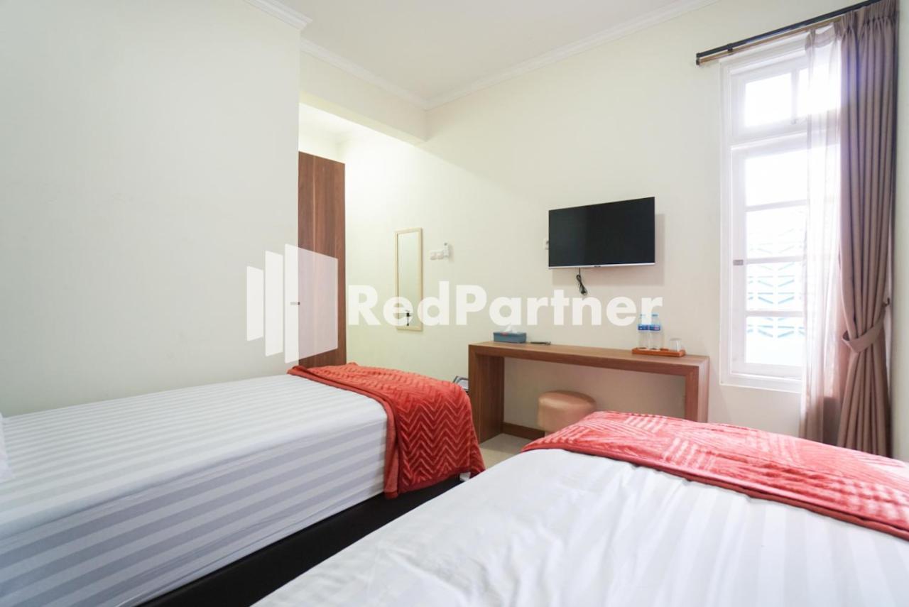 Hotel Fazza Syariah Mitra Reddoorz Yakarta Exterior foto