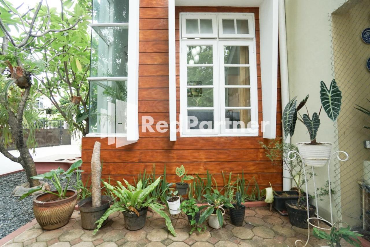 Hotel Fazza Syariah Mitra Reddoorz Yakarta Exterior foto