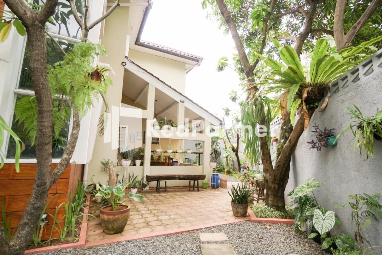 Hotel Fazza Syariah Mitra Reddoorz Yakarta Exterior foto