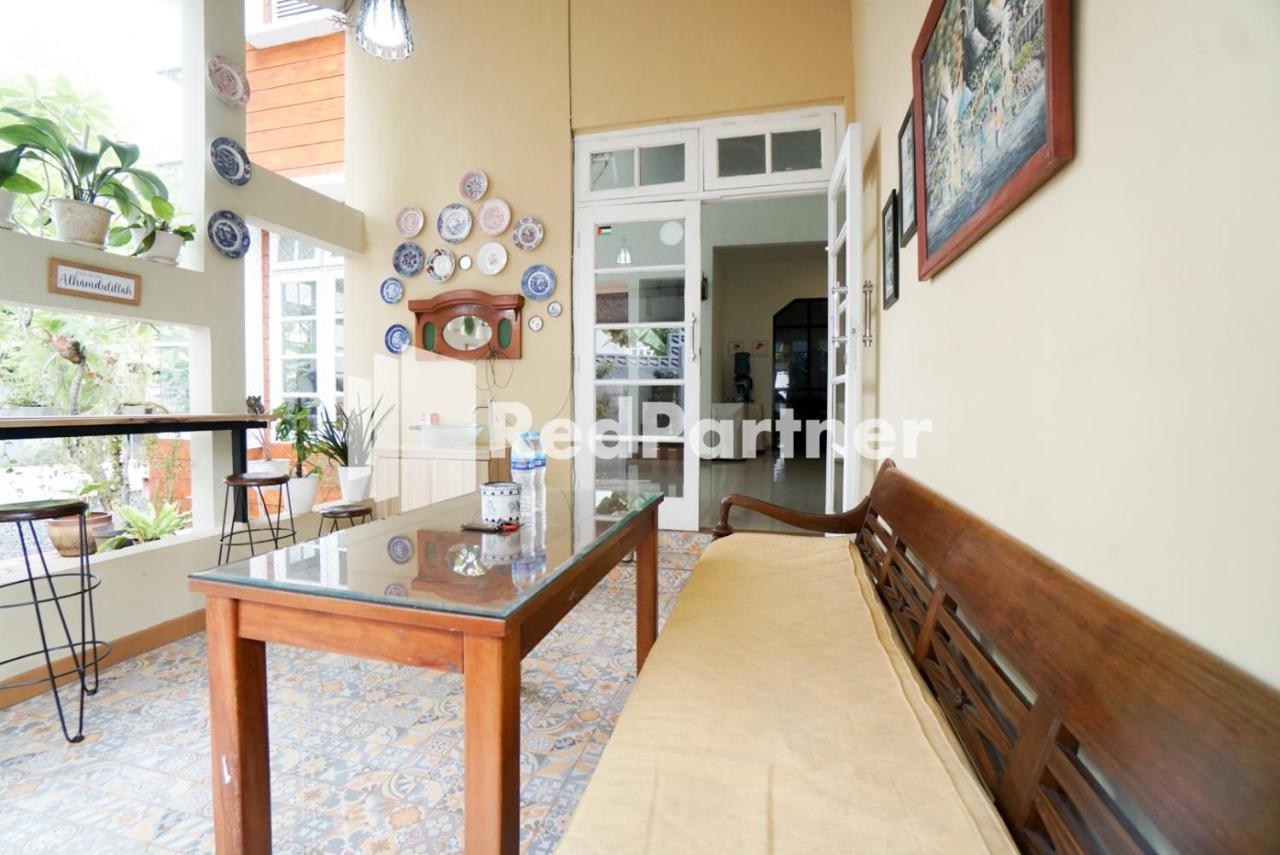 Hotel Fazza Syariah Mitra Reddoorz Yakarta Exterior foto